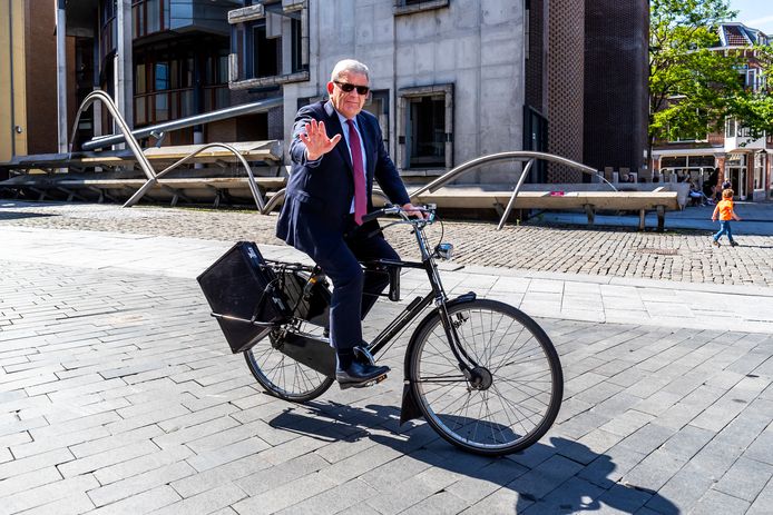 Burgemeester Jan van Zanen op de dag na de aankondiging van zijn vertrek als burgemeester van de stad Utrecht. © Angeliek de Jonge